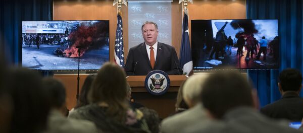 وزير الخارجية الأمريكي مايك بومبيو متحدثا إلى المراسلين في وزارة الخارجية الثلاثاء 26 نوفمبر/تشرين الثاني 2019 في واشنطن - سبوتنيك عربي