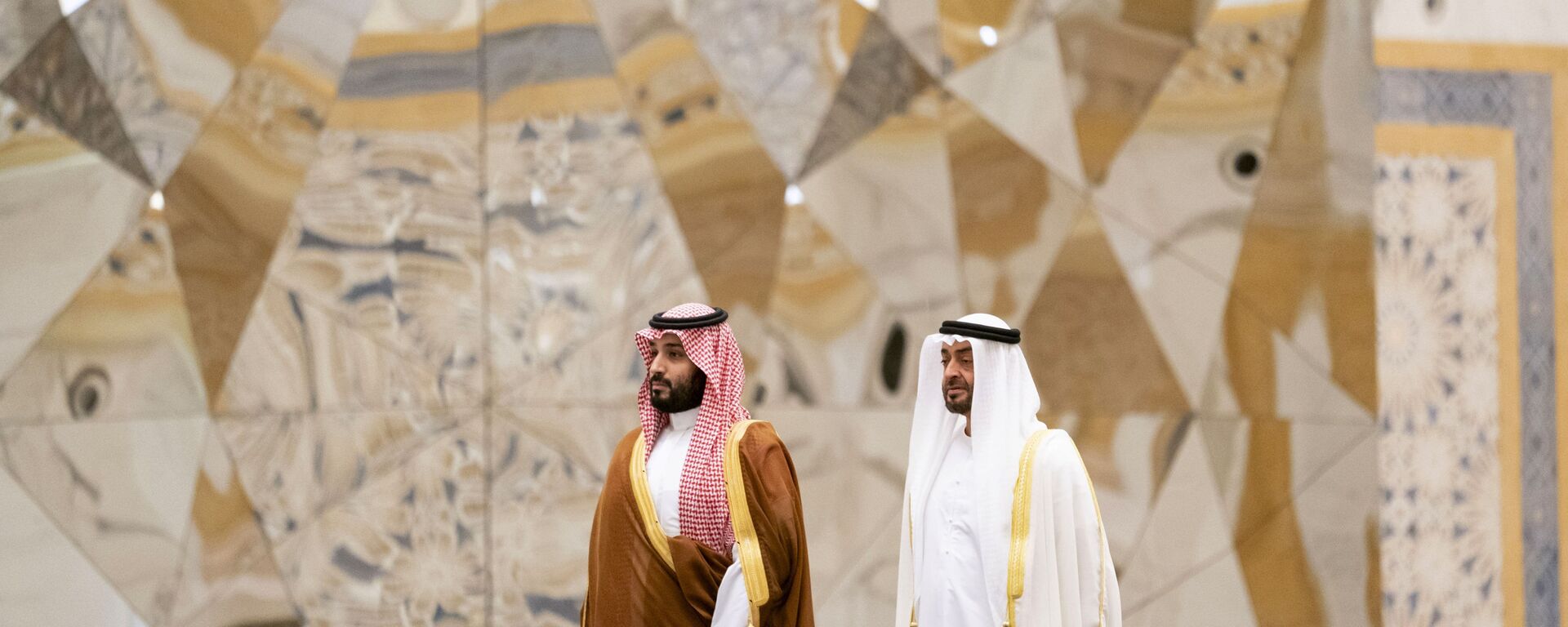 ولي عهد أبو ظبي الشيخ محمد بن زايد يستقبل ولي العهد السعودي الأمير محمد بن سلمان في قصر الوطن في الإمارات - سبوتنيك عربي, 1920, 04.05.2026