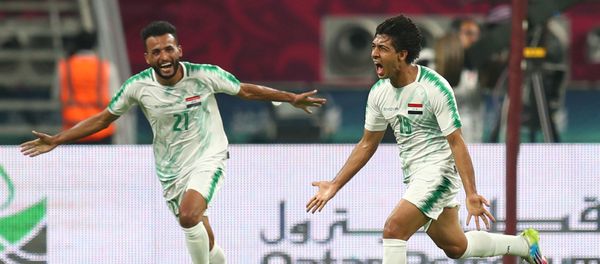 فرحة لاعبي منتخب العراق أثناء الفوز على قطر في افتتاح كأس الخليج (خليجي 24) - سبوتنيك عربي