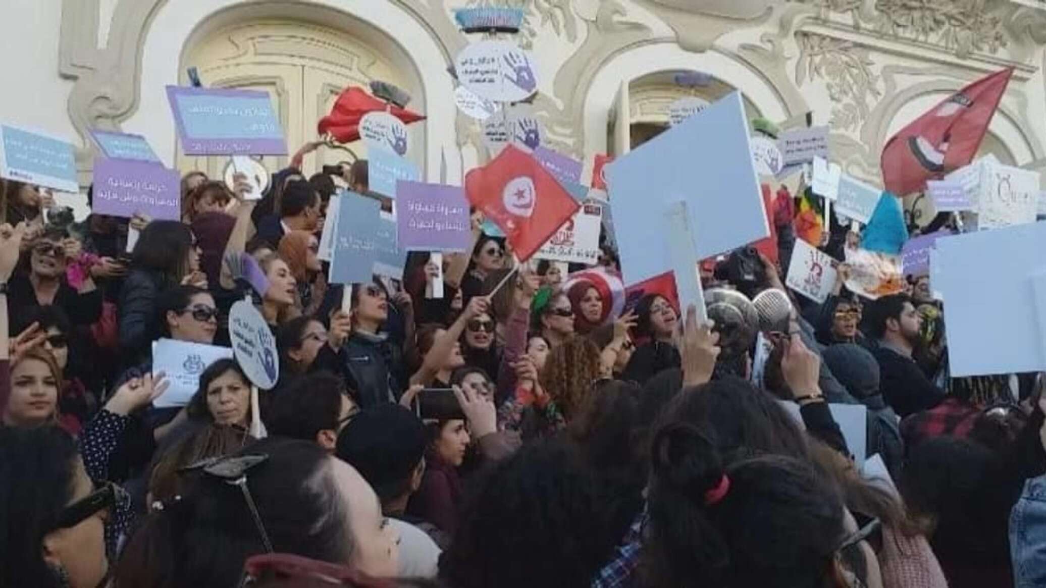 العنف الاقتصادي يطارد نساء تونس ومنظمات حقوقية تدق ناقوس الخطر
