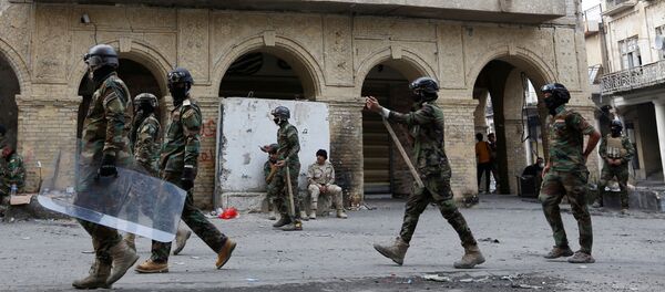 قوات الأمن العراقية خلال الاحتجاجات المستمرة المناهضة للحكومة في بغداد قوات الأمن العراقية خلال الاحتجاجات المستمرة المناهضة للحكومة في بغداد - سبوتنيك عربي