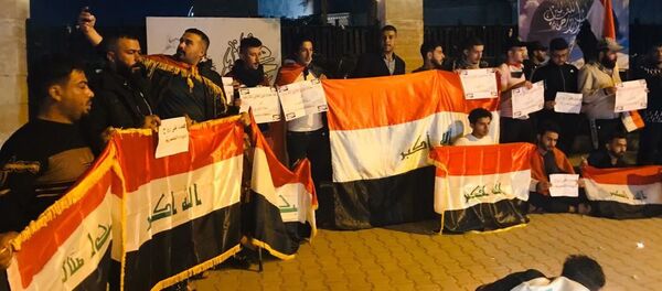 وقفة تضامنية مع الشهداء الذين سقطوا في الاحتجاجات العراقية، شارع الزهور وسط مدينة تكريت، العراق ديسمبر 2019 - سبوتنيك عربي