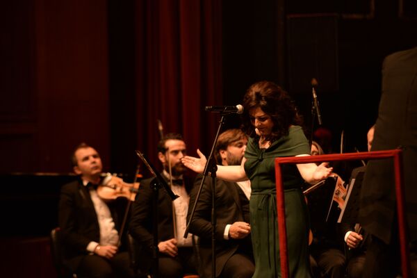 شراكة الحب والفن... الزوجان بسيليس وكويفاتي يشعلان أوبرا دمشق... فيديو وصور - سبوتنيك عربي