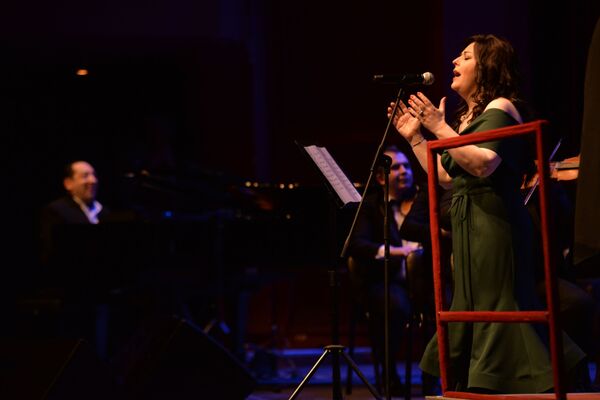 شراكة الحب والفن... الزوجان بسيليس وكويفاتي يشعلان أوبرا دمشق... فيديو وصور - سبوتنيك عربي