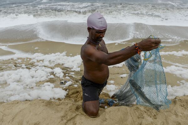 رغوة سامة تجذب عشرات الأشخاص لالتقاط السيلفي... فيديو وصور رغوة سامة تجذب عشرات الأشخاص لالتقاط السيلفي... فيديو وصور - سبوتنيك عربي