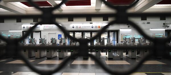 محطة مترو مغلقة أثناء إضراب احتجاجا قانون التقاعد الجديد - سبوتنيك عربي