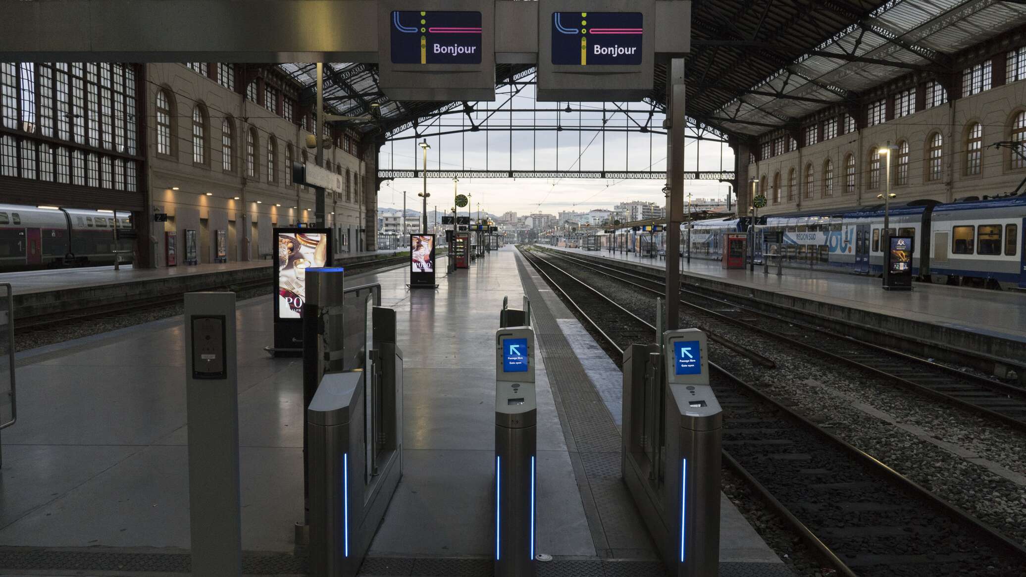 قبل انطلاق الأولمبياد... هجوم كبير يعطل شبكة السكك الحديدية في فرنسا... فيديو