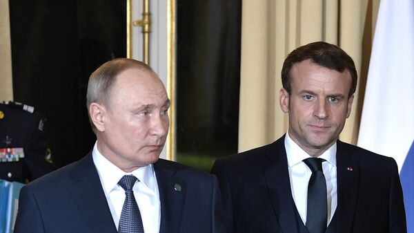 الرئيس الروسي فلادمير بوتين ونظيره الفرنسي إيمانويل ماكرون خلال قمة نوماندي - سبوتنيك عربي