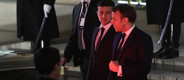 قمة نورماندي في باريس - الرئيس الفرنسي إيمانويل ماكرون والرئيس الأوكراني فلاديمير زيلينسكي، 10 ديسمبر 2019 - سبوتنيك عربي
