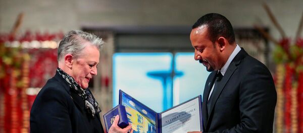 رئيس الوزراء الإثيوبي أبي أحمد يتسلم جائزة نوبل للسلام، النرويج، 10 ديسمبر/ كانون الأول 2019 رئيس الوزراء الإثيوبي أبي أحمد يتسلم جائزة نوبل للسلام، النرويج، 10 ديسمبر/ كانون الأول 2019 - سبوتنيك عربي