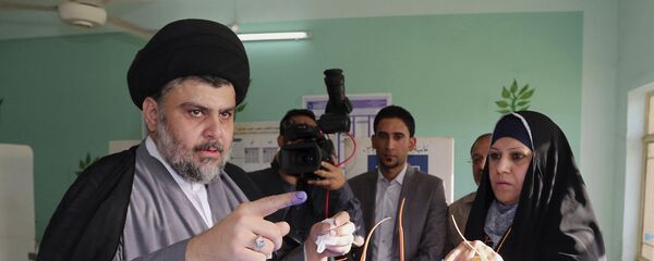 مقتدى الصدر يدلي بصوته في مركز اقتراع في مدينة النجف مقتدى الصدر يدلي بصوته في مركز اقتراع في مدينة النجف - سبوتنيك عربي