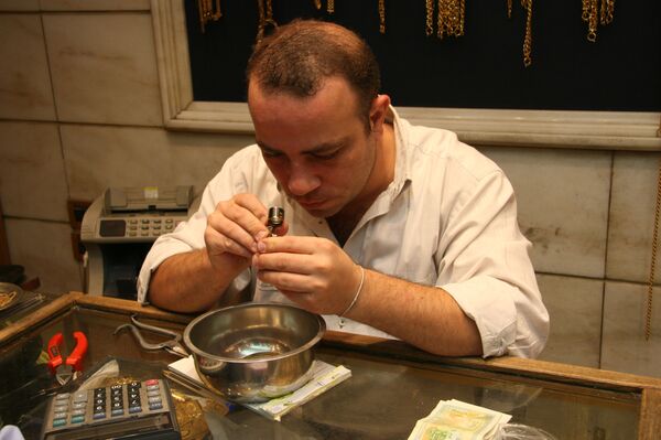 خبير: الحرب أبطأت صناعة الألماس والذهب السوري يضاهي الإيطالي... صور خبير: الحرب أبطأت صناعة الألماس والذهب السوري يضاهي الإيطالي... صور - سبوتنيك عربي