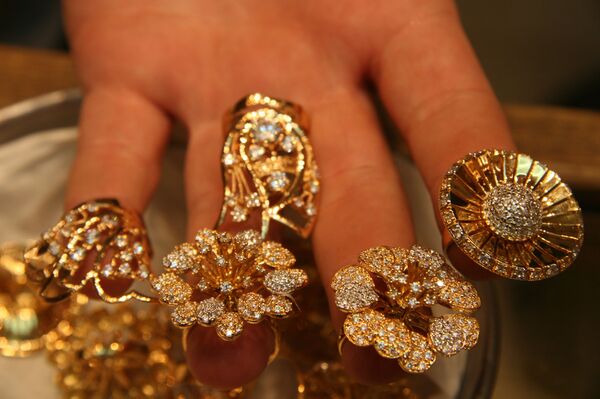 خبير: الحرب أبطأت صناعة الألماس والذهب السوري يضاهي الإيطالي... صور خبير: الحرب أبطأت صناعة الألماس والذهب السوري يضاهي الإيطالي... صور - سبوتنيك عربي