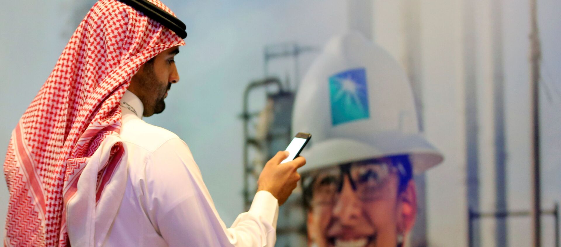 متابعة اكتتاب شركة أرامكو السعودية في سوق الأوراق المالية  في الرياض، السعودية 11 ديسمبر 2019 - سبوتنيك عربي, 1920, 31.03.2021