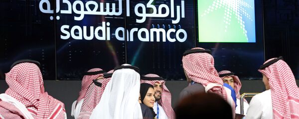 متابعة اكتتاب شركة أرامكو السعودية في سوق الأوراق المالية  في الرياض، السعودية 11 ديسمبر 2019 - سبوتنيك عربي