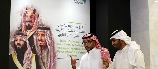 متابعة اكتتاب شركة أرامكو السعودية في سوق الأوراق المالية  في الرياض، السعودية 11 ديسمبر 2019 - سبوتنيك عربي