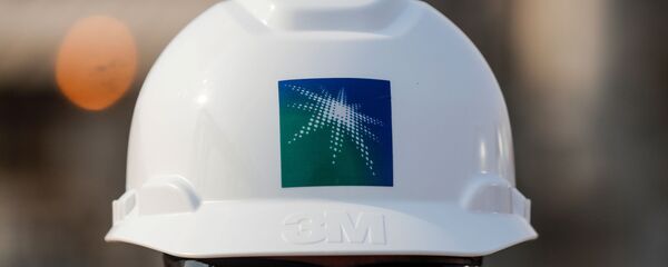 موظف في منشأة نفط أرامكو السعودية في بقيق، 12 أكتوبر 2019 موظف في منشأة نفط أرامكو السعودية في بقيق، 12 أكتوبر 2019 - سبوتنيك عربي