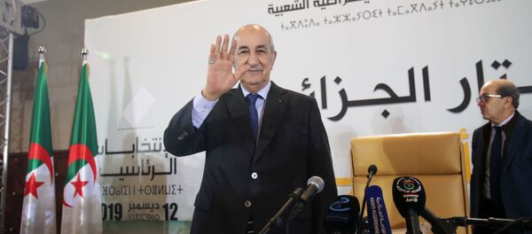 الرئيس المنتخب حديثًا عبد المجيد تيبون يحضر مؤتمرا صحفيا في الجزائر  - سبوتنيك عربي