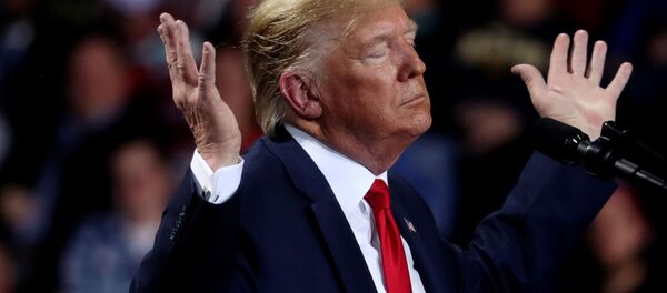 رد فعل الرئيس الأمريكي دونالد ترامب أثناء حملته في باتل كريك، ميشيغان، الولايات المتحدة 19 ديسمبر 2019 رد فعل الرئيس الأمريكي دونالد ترامب أثناء حملته في باتل كريك، ميشيغان، الولايات المتحدة 19 ديسمبر 2019 - سبوتنيك عربي