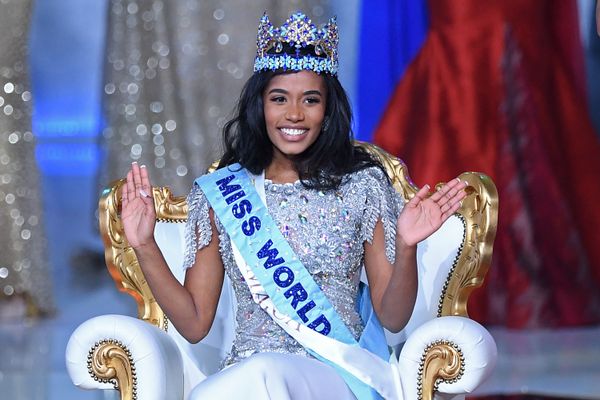 الجامايكية توني آن سينغ الذي فازت بلقب ملكة جمال العالم 2019، لندن 14 ديسمبر 2019 - سبوتنيك عربي