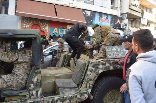 مواجهات بين الجيش اللبناني ومناصري الحريري... صور وفيديو  - سبوتنيك عربي