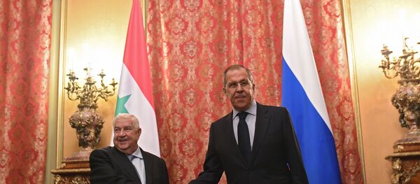 وزير الخارجية الروسي سيرغي لافروف خلال لقاء مع وزير الخاريجة السوري وليد المعلم - سبوتنيك عربي