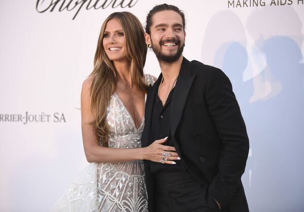 احتفل الزوجان عارضة الأزياء الألمانية هايدي كلوم والموسيقي الألماني توم كوليتز بزفافهما على متن اليخت المشهور كريستينا أو (Christina O) في إيطاليا. - سبوتنيك عربي