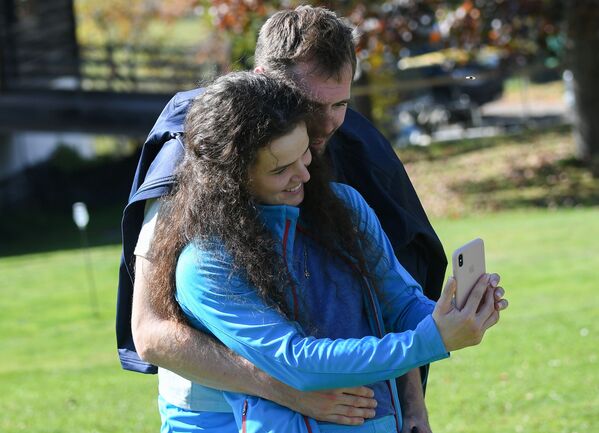 الرياضيان الروسيان (التزلج على الثلج) يلينا سوبوليفا وسيرغي أوستيوغوف  - سبوتنيك عربي