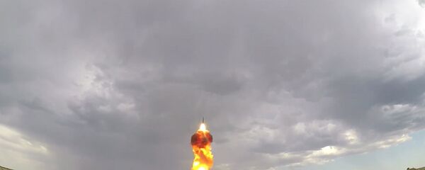 صاروخ روسي جديد مضاد للصواريخ الباليستية خلال إطلاق تجريبي في ميدان ساري شاجان بكازاخستان - سبوتنيك عربي