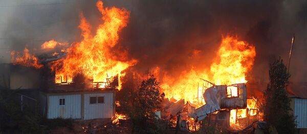 حريق يدمر نحو 50 منزلا بمدينة فالبارايسو في تشيلي - سبوتنيك عربي