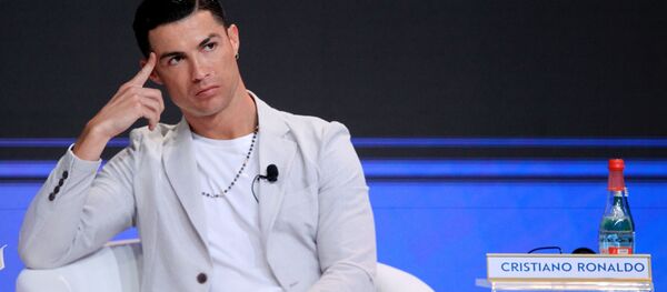 رونالدو يرتدي ساعة ثمنها 380 ألف إسترليني خلال حفل جوائز جلوب سوكر - سبوتنيك عربي