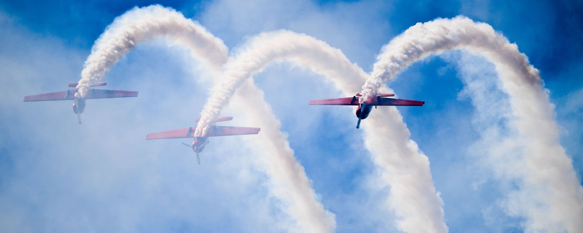 الفرقة الاستعراضية الجوية من ليتوانيا على طائرات ياك - 50 في المعرض الدولي ماكس 2019 في مطار جوكوفسكي، 29 أغسطس 2019 - سبوتنيك عربي, 1920, 18.01.2022