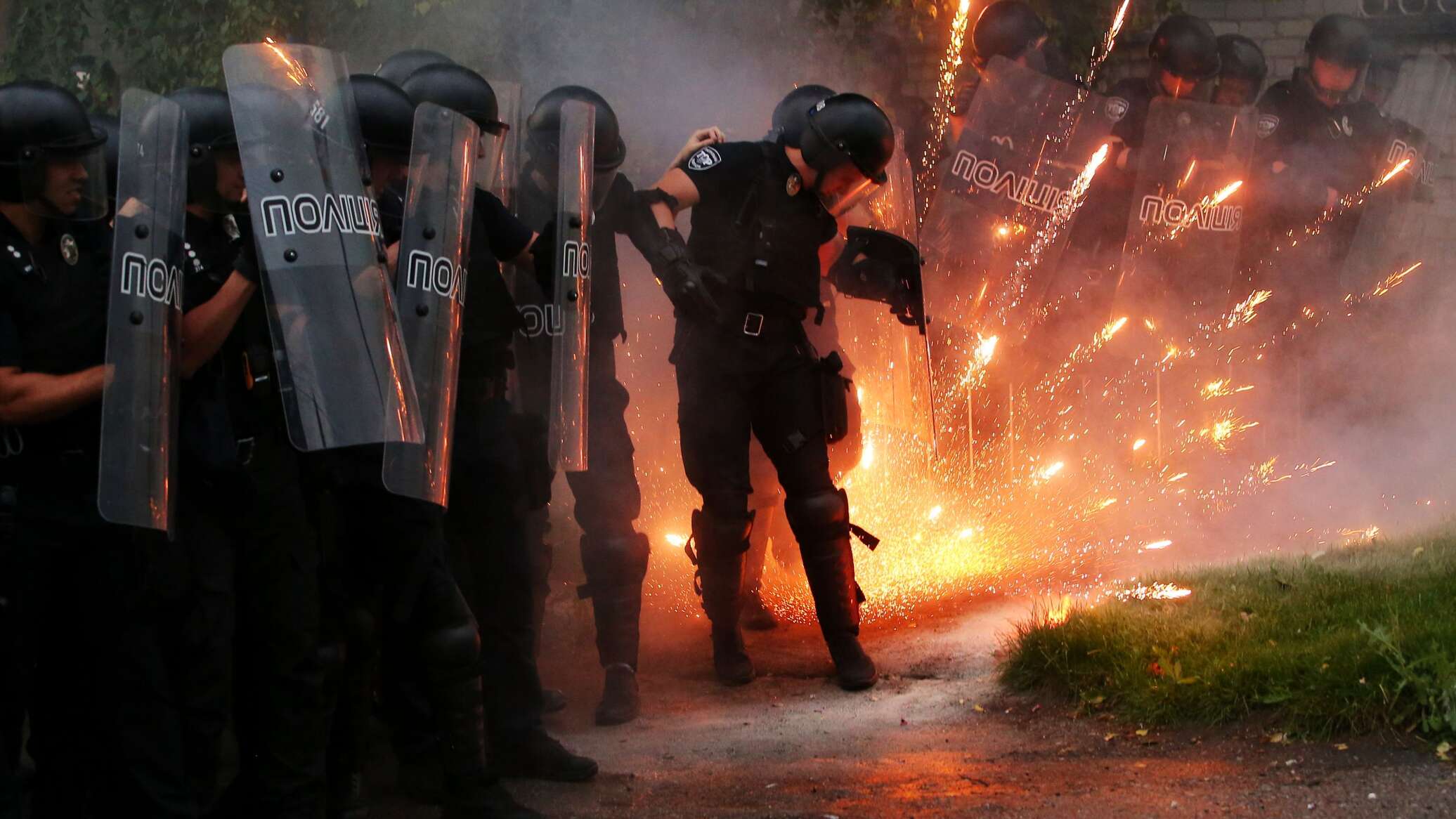 من الاحتجاجات إلى القصف ... كيف تصاعدت الأزمة في أوكرانيا بعد عام 2014؟ ... فيديو