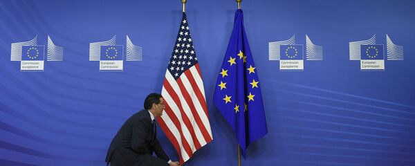 علم الاتحاد الأوروبي و الولايات المتحدة  - سبوتنيك عربي