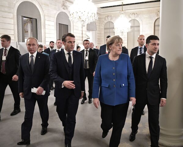 قمة نورماندي - الرئيس الروسي فلاديمير بوتين، والفرنسي إيمانويل ماكرون، والمستشارة الألمانية أنجيلا ميركل، والأوكراني فلاديمير زيلينسكي في باريس، 9 ديسمبر 2019 قمة نورماندي - الرئيس الروسي فلاديمير بوتين، والفرنسي إيمانويل ماكرون، والمستشارة الألمانية أنجيلا ميركل، والأوكراني فلاديمير زيلينسكي في باريس، 9 ديسمبر 2019 - سبوتنيك عربي