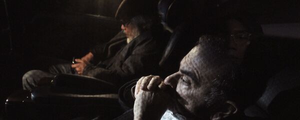 رئيس نيسان السابق كارلوس غصن مع محاميه تاكاشي تاكانو في سيارة في طوكيو بعد إطلاق سراح غصن رئيس نيسان السابق كارلوس غصن مع محاميه تاكاشي تاكانو في سيارة في طوكيو بعد إطلاق سراح غصن - سبوتنيك عربي