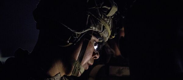 المارينز الأمريكيون المكلفون بقوات المهام الجوية البري الخاصة يستعدون لتأمين السفارة الأمريكية في بغداد من قاعدة في الكويت - سبوتنيك عربي