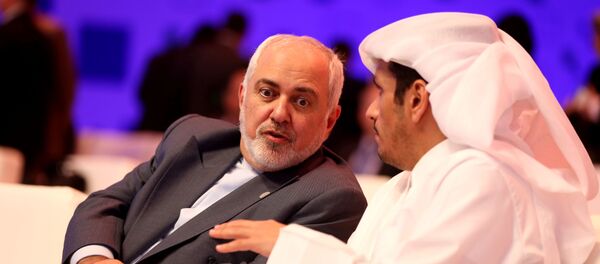 وزير الخارجية القطري محمد بن عبد الرحمن آل ثاني ووزير الخارجية الإيراني محمد جواد ظريف - سبوتنيك عربي