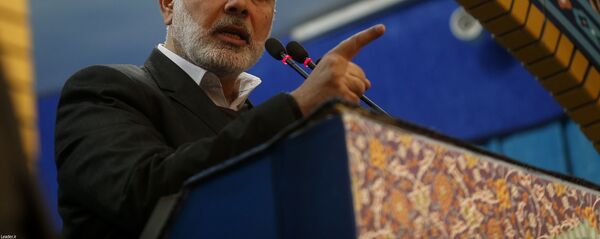 رئيس حركة المقاومة الإسلامية في قطاع غزة اسماعيل هنية أثناء تشييع جثمان قائد فيلق القدس قاسم سليماني في طهران - سبوتنيك عربي