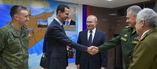 الرئيس الروسي فلاديمير بوتين والرئيس السوري بشار الأسد ووزير الدفاع الروسي سيرجي شويغو خلال اجتماع في دمشق - سبوتنيك عربي