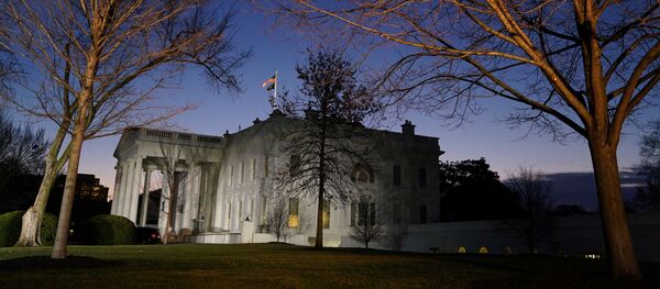 البيت الأبيض عند شروق الشمس في صباح اليوم التالي للهجمات الصاروخية الإيرانية على القوات التي تقودها الولايات المتحدة في العراق - سبوتنيك عربي