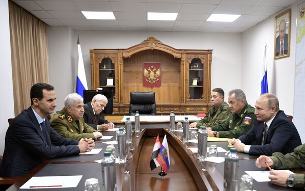 الرئيس الروسي  فلاديمير بوتين والرئيس السوري بشار الأسد أثناء اللقاء في مقر قيادة القوات المسلحة الروسية، سوريا 7 يناير 2020 - سبوتنيك عربي