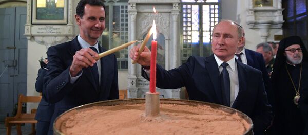 الرئيس فلاديمير بوتين والرئيس بشار الأسد يضيئان الشموع في الكنيسة المريمية‎ في دمشق، 7 يناير 2020 - سبوتنيك عربي