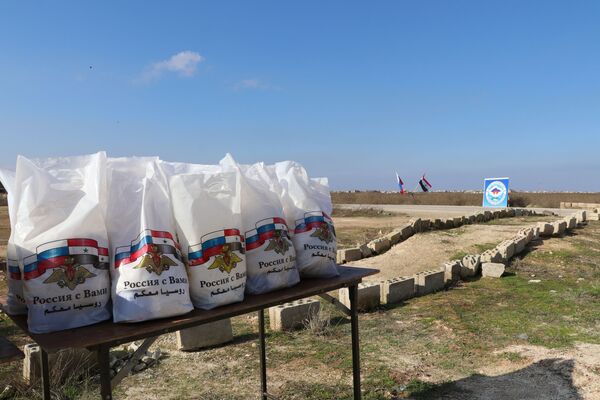  مشاهد لعمليات الاستجابة الإنسانية الروسية السورية عند معبر أبو الضهور شرق إدلب  - سبوتنيك عربي