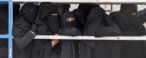 نساء من داعش في معسكر الهول شمال سوريا - سبوتنيك عربي