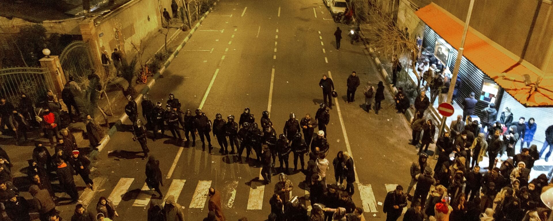 مظاهرات في إيران بعد اعتراف الحرس الثوري بإسقاط طائرة الركاب الأوكرانية عن طريق الخطأ - سبوتنيك عربي, 1920, 17.09.2022