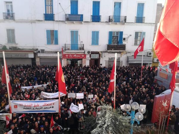 في الذكرى التاسعة للثورة التونسية... يستمر الهتاف شغل... حرية... كرامة وطنية - سبوتنيك عربي