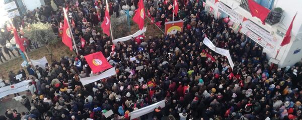  مظاهرة أمام الاتحاد التونسي للشغل - تونس - سبوتنيك عربي