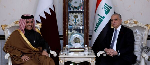  وزير الخارجية القطري، الشيخ محمد بن عبد الرحمن آل ثاني، مع وزير الخارجية العراقي محمد علي الحكيم في بغداد - سبوتنيك عربي