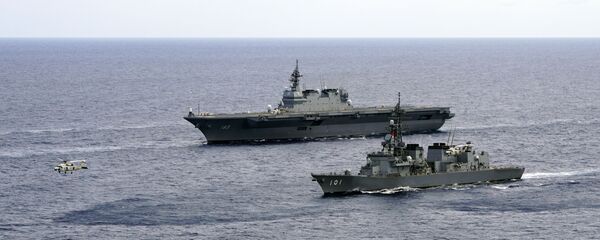 حاملة مروحيات قوة الدفاع الذاتي البحرية اليابانية إزومو (DDH-183) والمدمرة جي إس موراسامي (DD-101) تشاركان في تدريبات شملت تدريبات على الملاحة البحرية والاستجابة لحالات الطوارئ في بحر سولو - سبوتنيك عربي